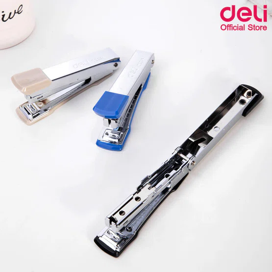 DELI 0214 เครื่องเย็บกระดาษ 15 แผ่น  คละสี 1 ชิ้น