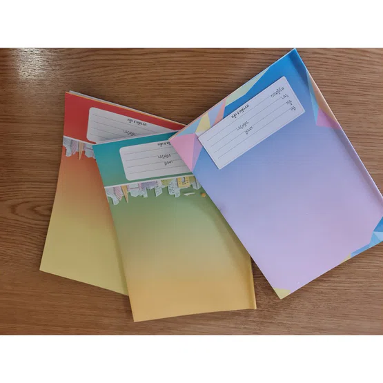 สมุดปกอ่อน  เม้งฮั้ว บรรทัด 5 เส้น  60 แกรม  40 แผ่น   1 เล่ม คละสี