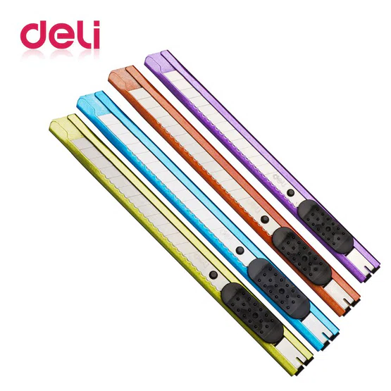 Deli คัตเตอร์ เหล็ก ขนาดเล็ก รุ่น 2066  1 ชิ้น  คละสี