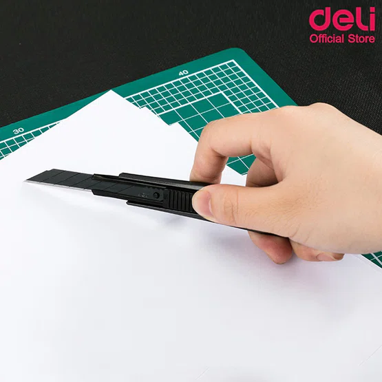 Deli 2037S Cutter คัดเตอร์สีดำ ขนาด 147x20mm ใบมีดเอียง 30° 1 ชิ้น