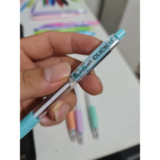 ปากกาลูกลื่น Quantum CLICK 0.7mm หมึกน้ำเงิน ด้ามคละสี 1 แท่ง