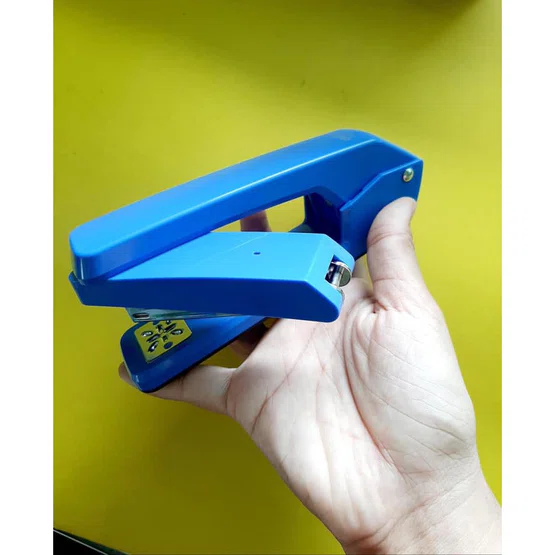 Stapler เครื่องเย็บกระดาษ 25 หน้า หมุนได้ 360 องศา Deli 0434