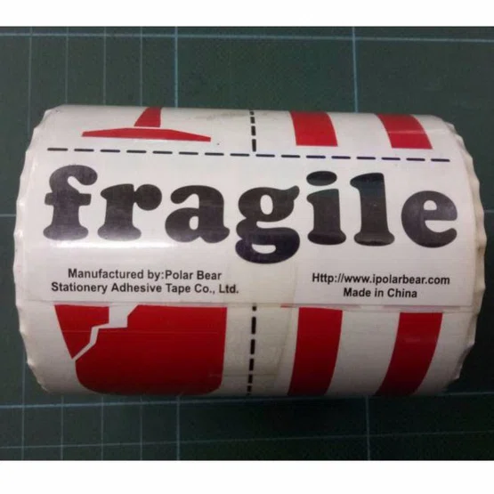 Fragile Sticker สติ๊กเกอร์คำเตือน ระวังแตก ยี่ห้อ Polar Bear FG-082  กว้างxยาว  3นิ้วx4นิ้ว  ม้วนละ 90 แผ่น